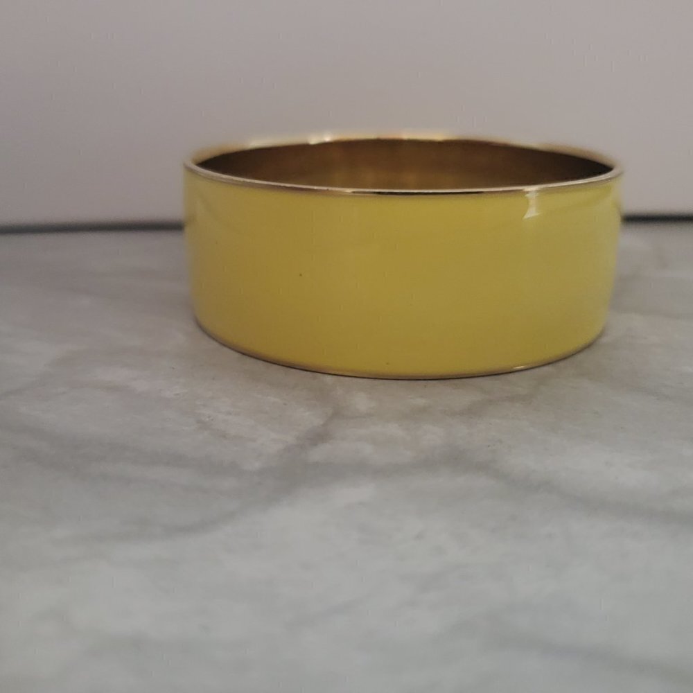 💖 J.Crew Vintage 2000's 00's Y2K Pale Yellow Cream Enamel Bangle Bracelet 💖 - Picture 2 of 6